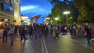 97-ми ден, протестът скандира пред партийните централи
