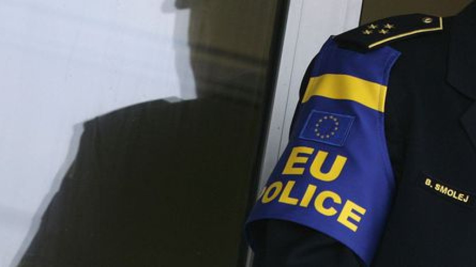 Убиха полицай от ЕУЛЕКС в Северно Косово | StandartNews.com