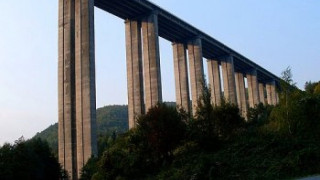 Слай затваря магистралата