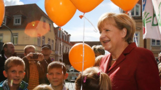 Меркел води с процент ден преди изборите