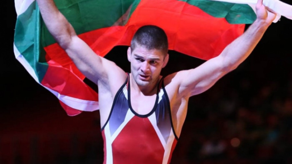 Иво Ангелов грабна световната титла по борба | StandartNews.com