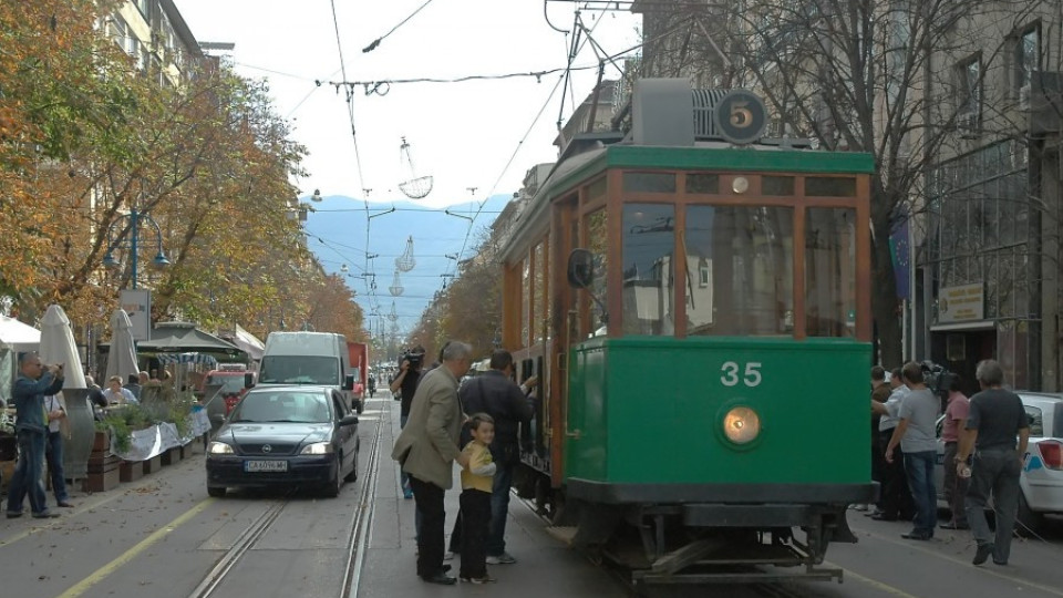 Трамвай реликва вози софиянци днес | StandartNews.com