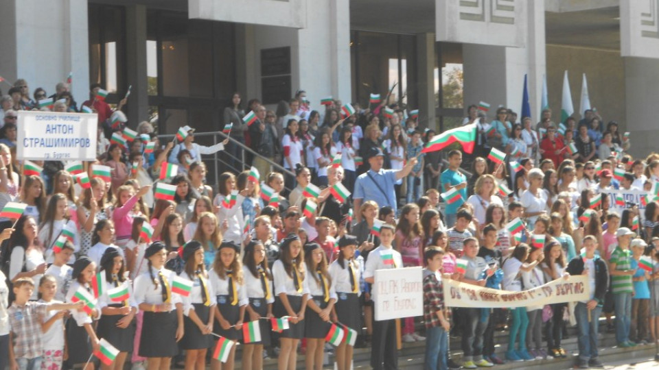 Хиляда пяха "Мила Родино" в Бургас | StandartNews.com