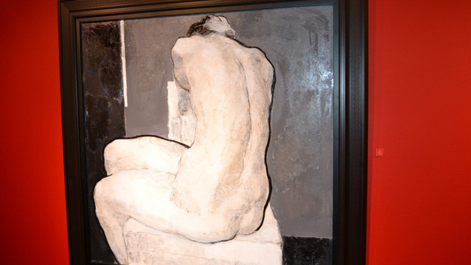 Светлин Русев показва голи тела | StandartNews.com