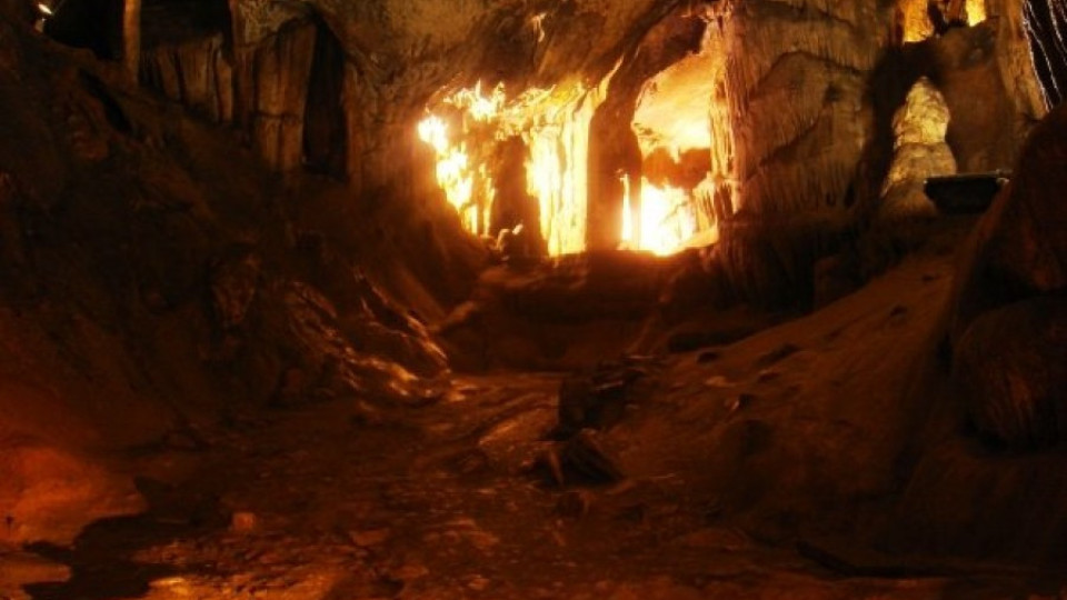 Пещерата "Леденика" се пропука | StandartNews.com