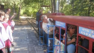 Детски влак в Кърджали посрещна пасажери от чужбина