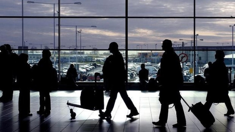 Съмнителен пакет затвори летището в Дюселдорф | StandartNews.com