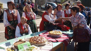 Гърци и македонци идват на печени кестени в с. Брежани