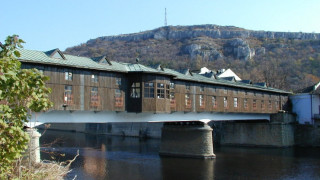 Спира движението по транспортния мост в Ловеч