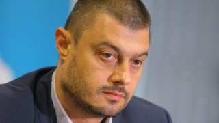 Бойко се превърна в патерица на властта