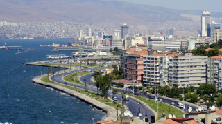 България с почетен консул в Измир