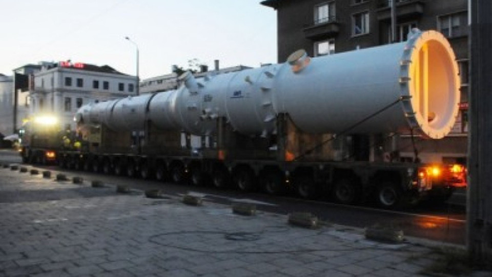 Извънгабаритен товар премина през центъра на Бургас | StandartNews.com