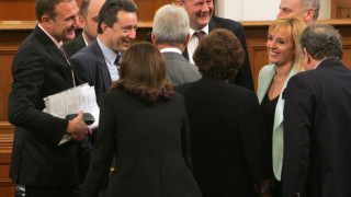 Парламентът зацикли