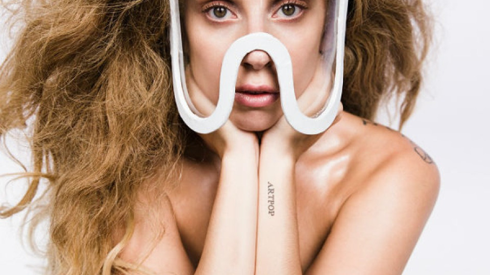 Правят скулптура на Гага | StandartNews.com