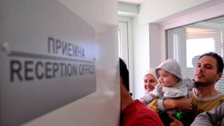 Фейсбук събира якета и памперси за бежанците