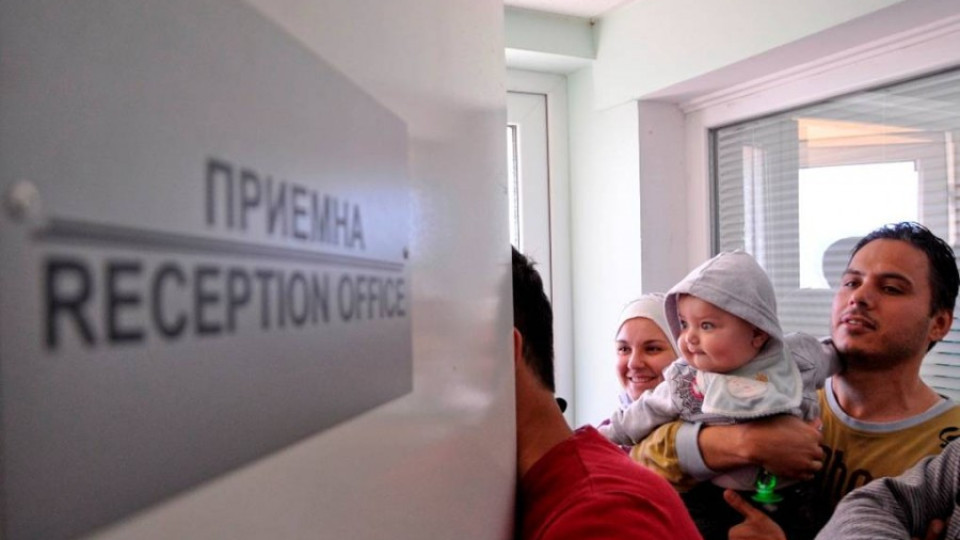 Фейсбук събира якета и памперси за бежанците | StandartNews.com