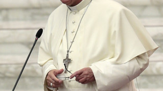Папата нареди на полицията си да се бори с клюките