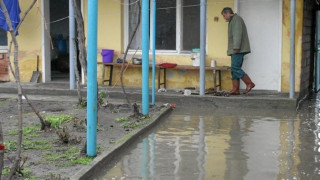 Пострадалите от наводнението в Главиница ще зимуват на фургони
