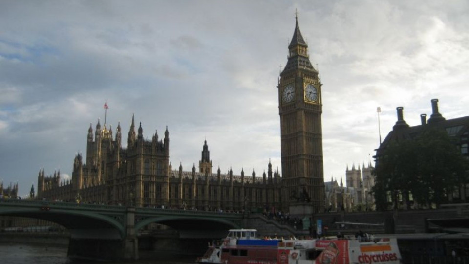 Пожар в туристически автобус-амфибия в Лондон | StandartNews.com