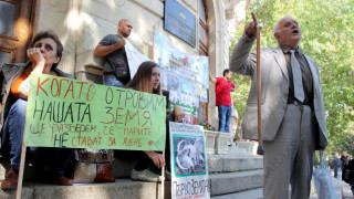 Улицата не дава ниви на чужденци