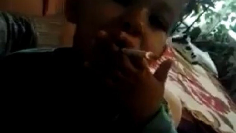Майка кара децата си да пушат | StandartNews.com