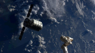 Безпилотен космически кораб се скачи с МКС