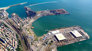 Затвориха пристанище Варна заради силен вятър