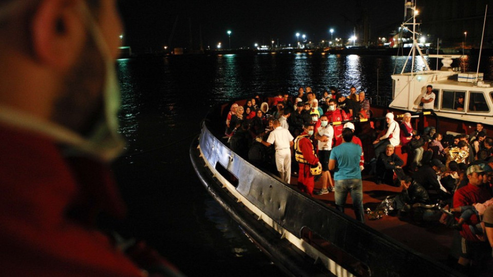 Десет бежанци се удавиха край Сицилия | StandartNews.com