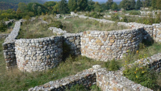 Проверяват крепостта от пластмаса