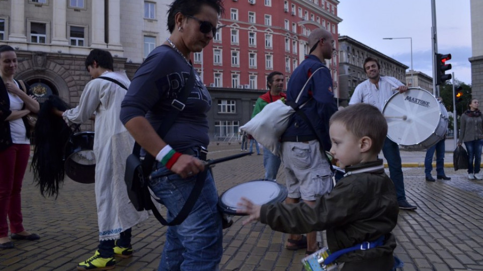 Протестът мина традиционно - с барабани и "Оставка" | StandartNews.com