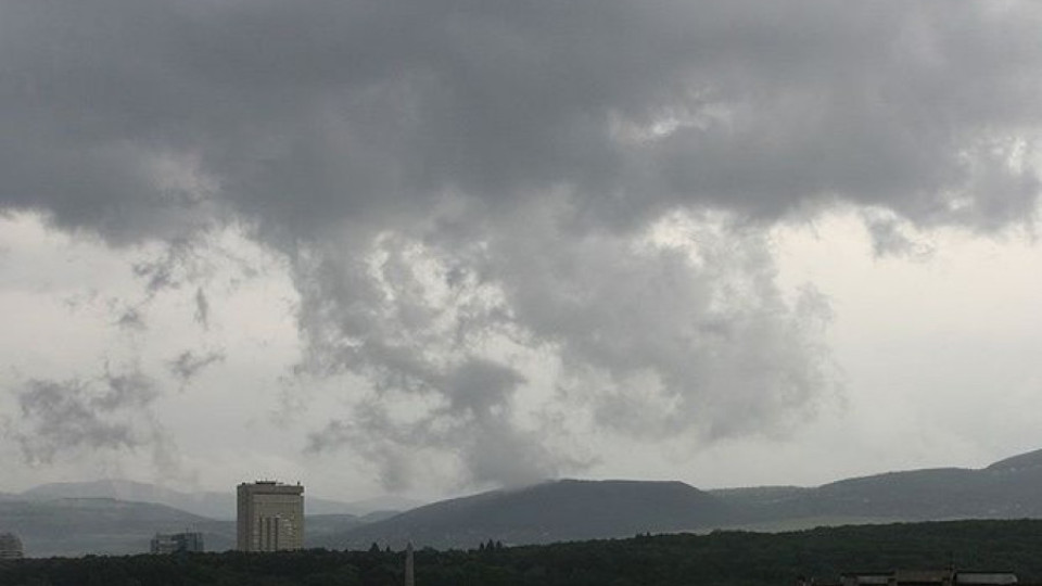 Времето утре: Разкъсана облачност, на места валежи | StandartNews.com