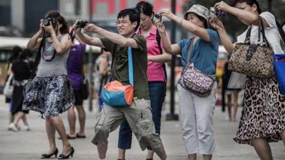 Препоръчват на китайските туристи да не си бъркат в носа | StandartNews.com