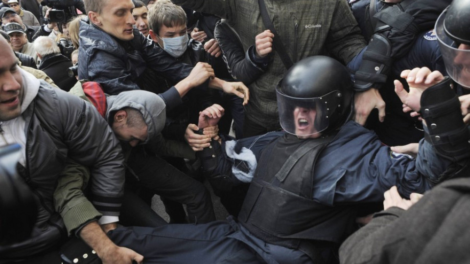 Щурм срещу кметството в Киев | StandartNews.com