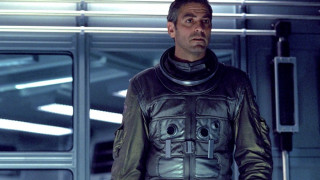 Клуни спасява Бълок в Космоса