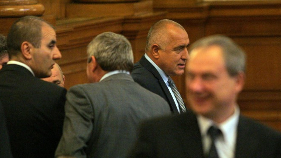 ГЕРБ вдигали двойно заплати на чиновници | StandartNews.com