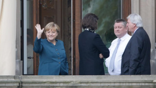 Меркел трупа квалифицирани кадри от имигранти