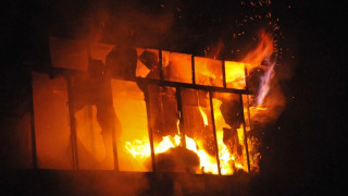 Микробус и един тон тютюн изгоряха в Кърджалийско
