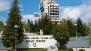 Президентът Плевнелиев приема строя в НВУ