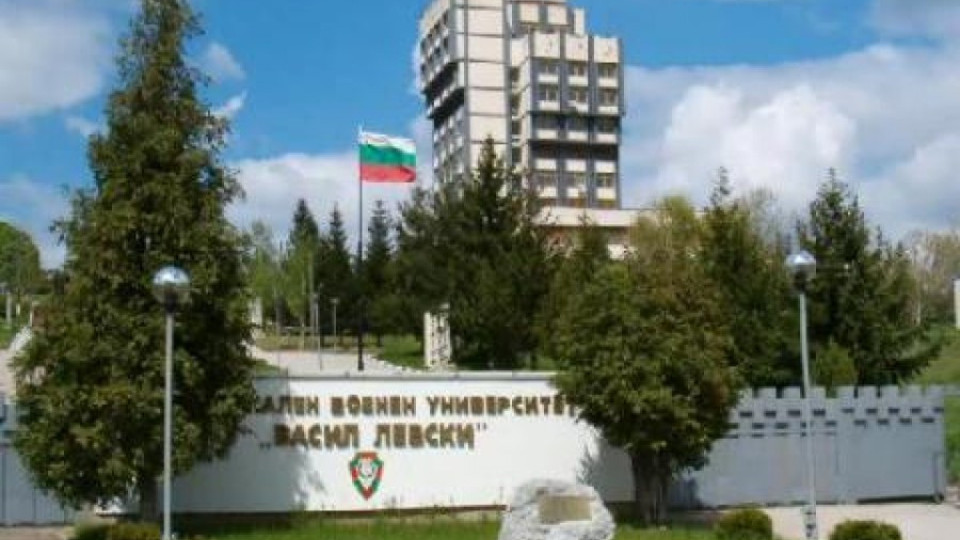 Президентът Плевнелиев приема строя в НВУ | StandartNews.com