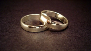 Младоженци се самоубиха, отложили сватбата им