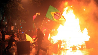 ВИДЕО: Грозни сцени на протестите на учителите в Бразилия 