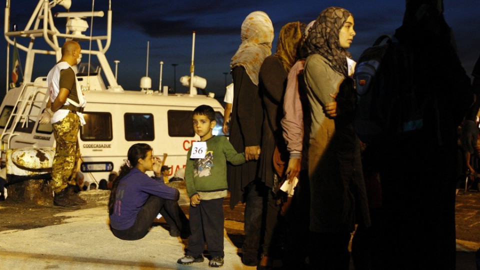 Лодка с над 200 имигранти е потънала край Сицилия | StandartNews.com