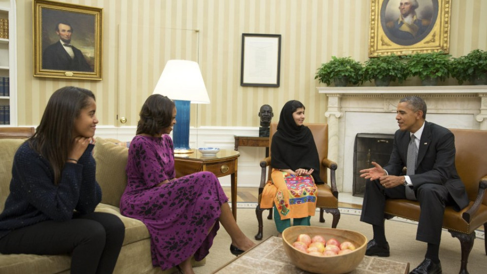 Малала Юсуфзай помоли Обама да не използва безпилотни апарати | StandartNews.com