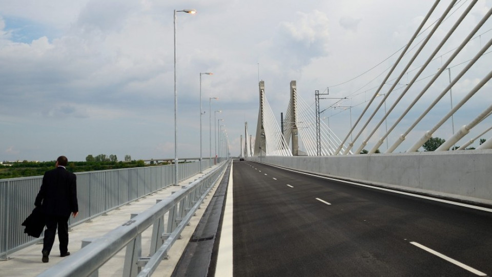 Асфалтът на "Дунав мост" 2 се пропука  | StandartNews.com