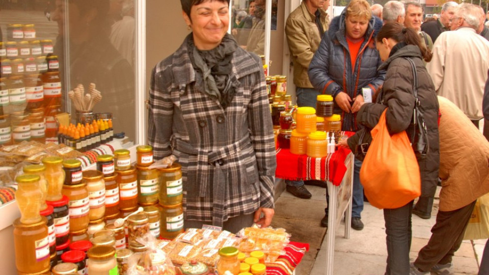 Българските пчелари искат пари за опрашване | StandartNews.com