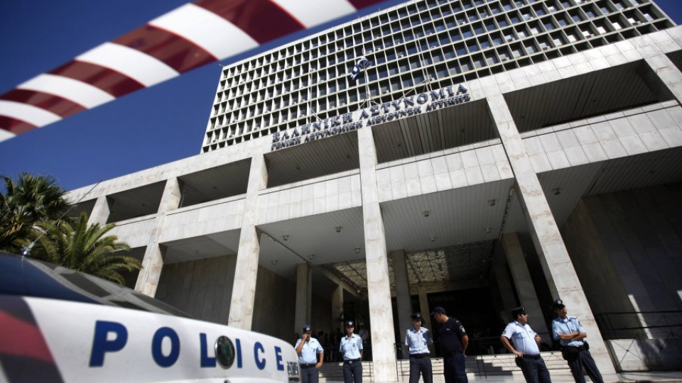 Атина дава полицаи под наем за 2000 евро | StandartNews.com