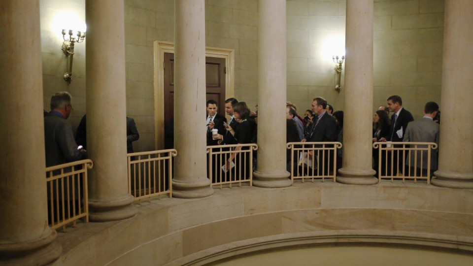 В 12 без пет сенаторите се споразумяха за  дълга | StandartNews.com