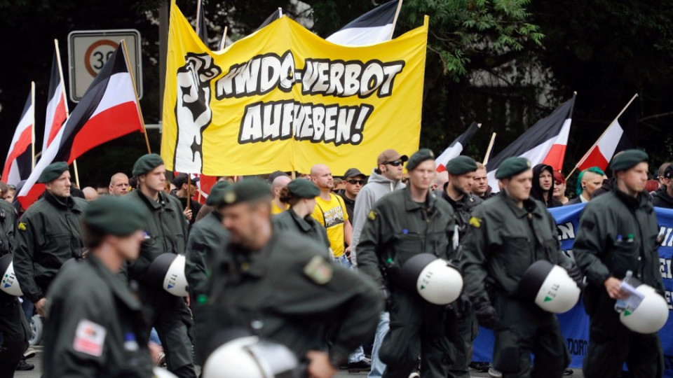 Наши полицаи пазят от роми в Дортмунд | StandartNews.com