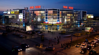 Над 800 евакуирани от горящ мол в Екатеринбург