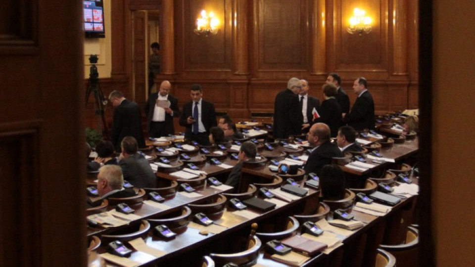 Депутатите заседават извънредно във вторник | StandartNews.com
